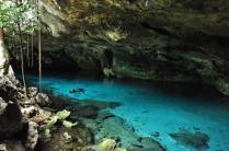 O belo cenote Dos Ojos, em Tulum, na costa caribenha do Yucatán, no México